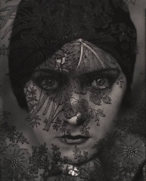 Edward Steichen - Gloria Swanson  (1924)