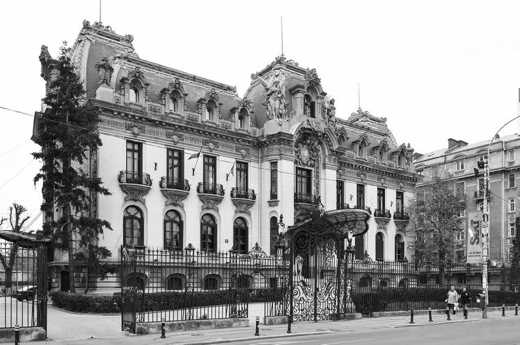 Palatul Cantacuzino - muzeul G. Enescu - exterior (3)